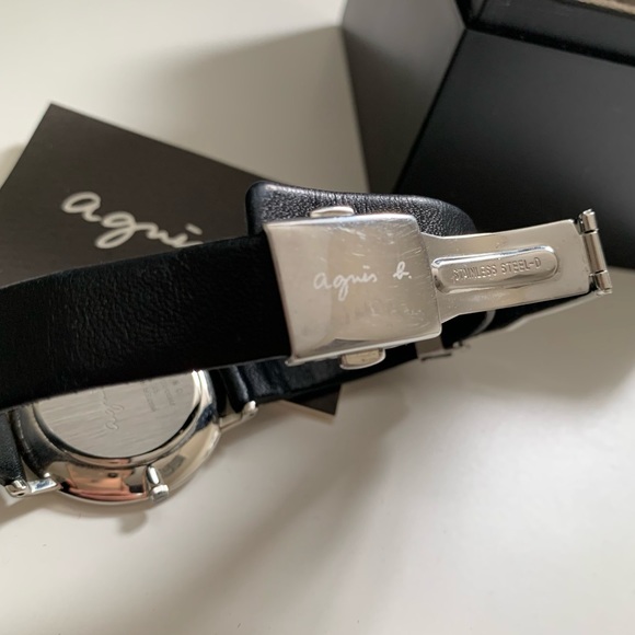 Agnès b. Classic silver metal with black leather strap Wristwatch - Picture 5 of 6